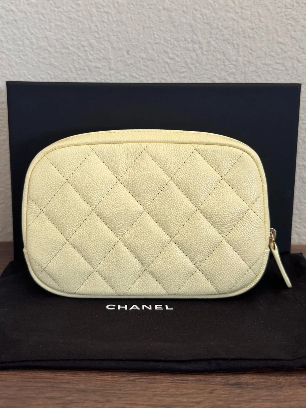 NEW CHANEL 2026 Iridescent Quilted Caviar Leather Classic Case in Yellow